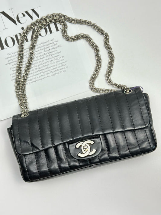 Chanel - Chocolate Bar - Leather - Black - (medium)
