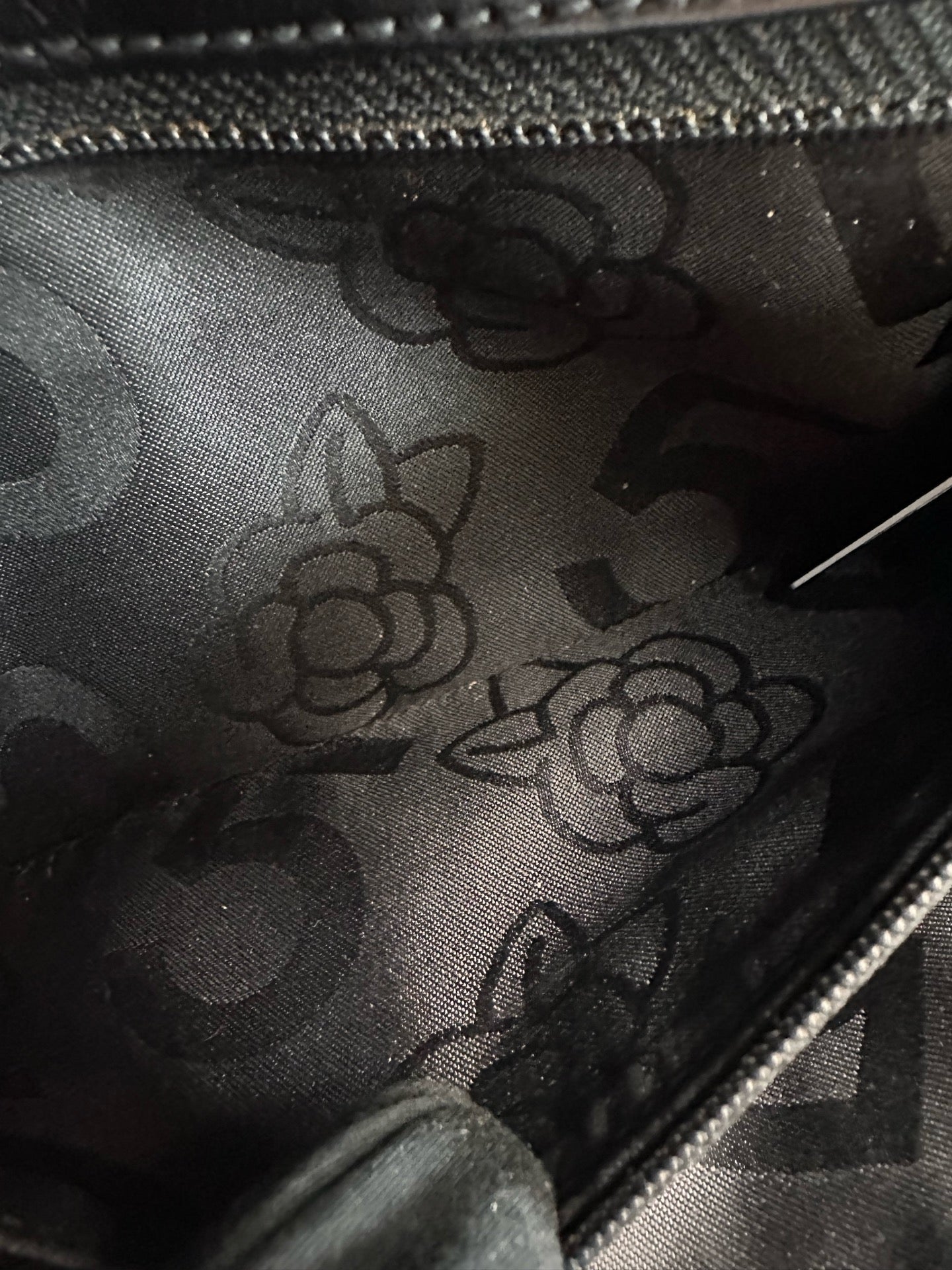 Chanel - Chocolate Bar - Leather - Black - (medium)