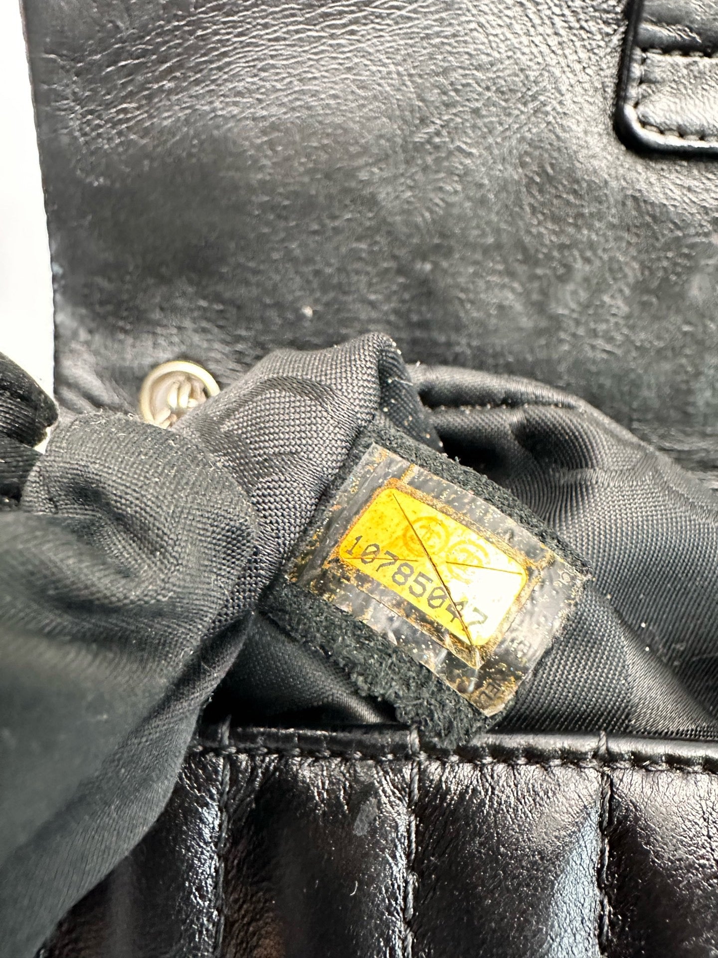 Chanel - Chocolate Bar - Leather - Black - (medium)
