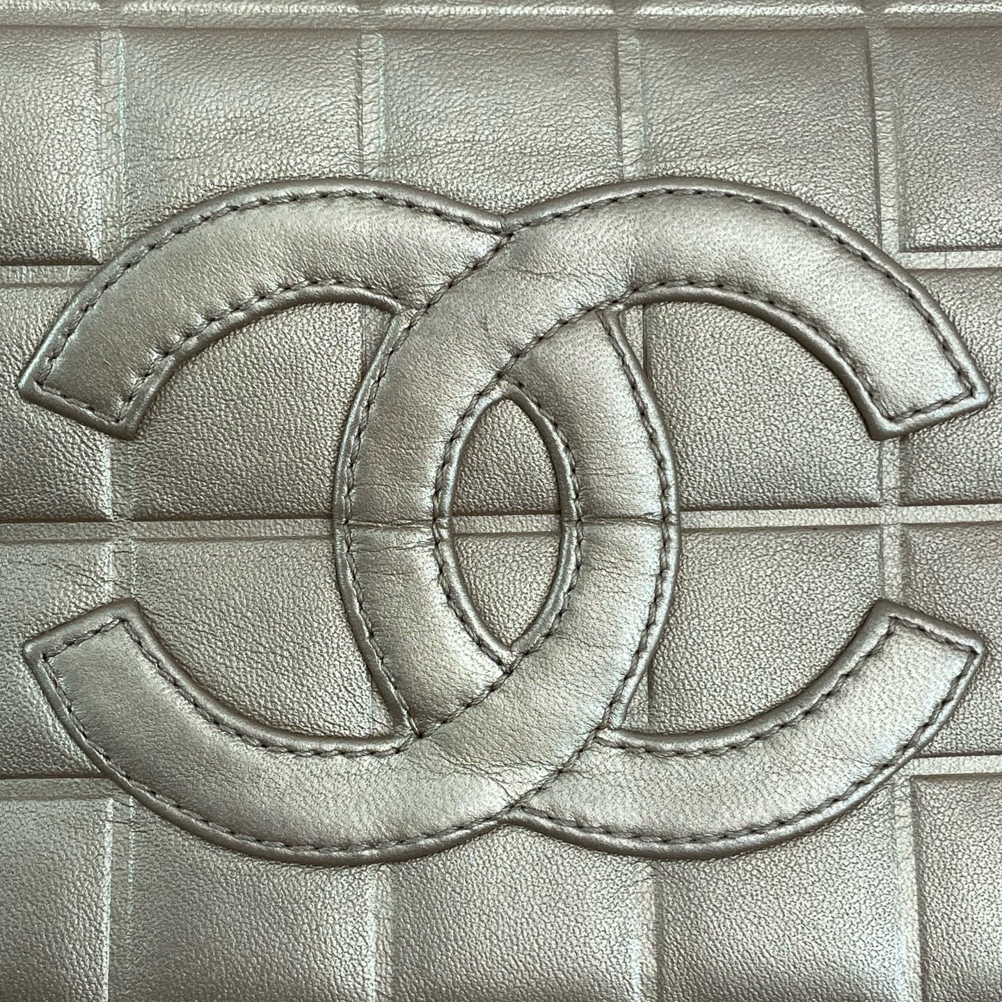 Chanel - Chocolate Bar - Leather - Gold - (small)