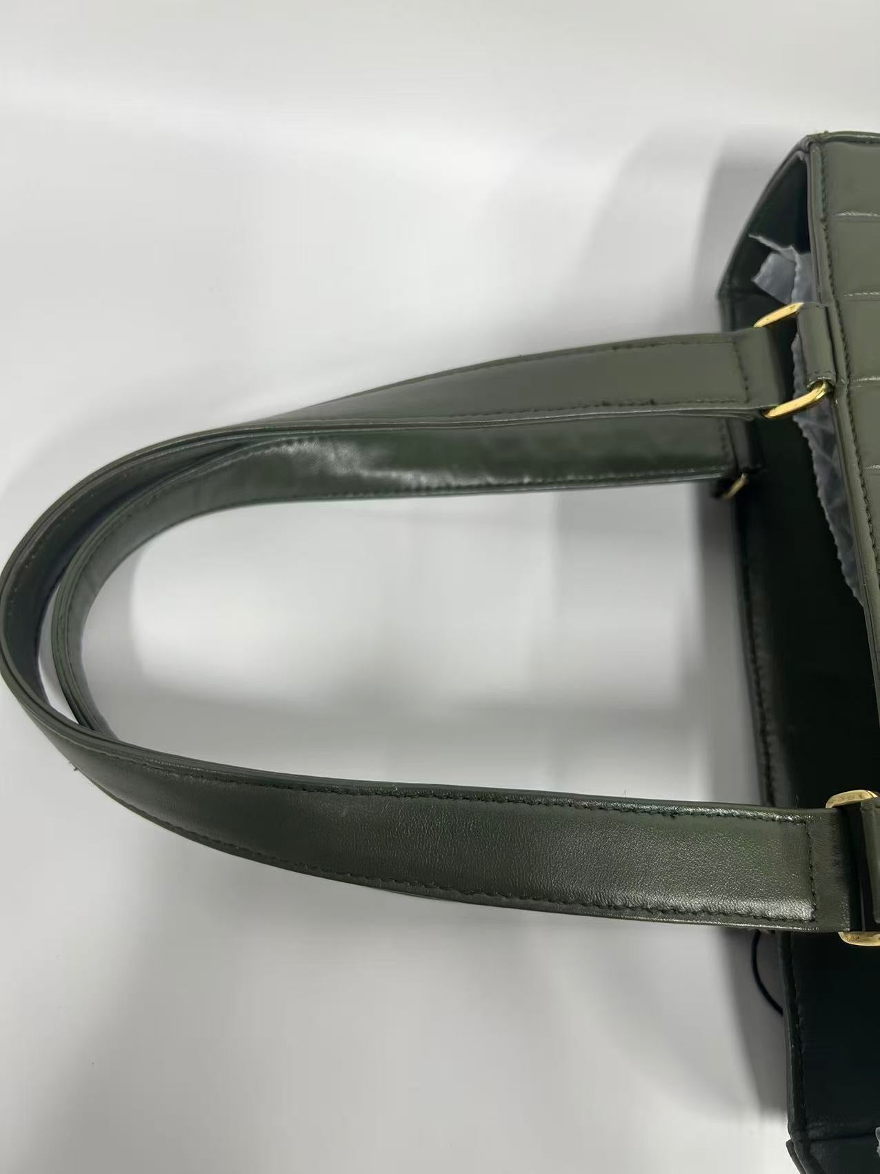 Chanel - Chocolate Bar - Leather - Green - (medium)
