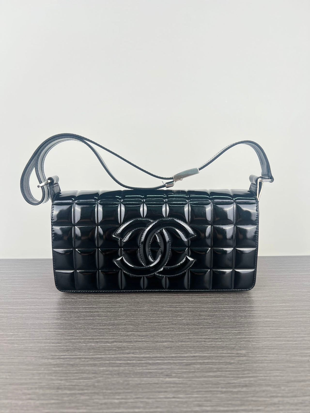 Chanel - Chocolate Bar - Patent leather - Black - (small)