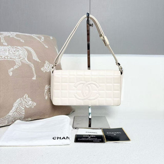 Chanel - Chocolate Bar Shoulder Bag - Lambskin leather - White - (Small)