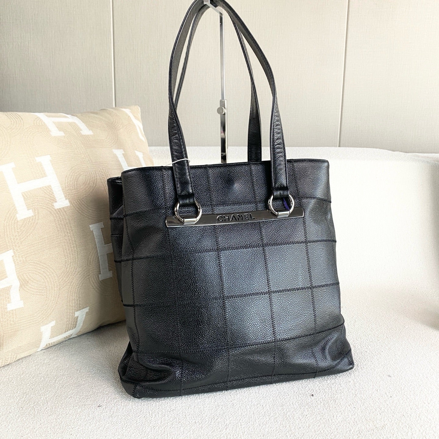 Chanel - Chocolate Bar Tote Bag - Leather - Black - (Other)