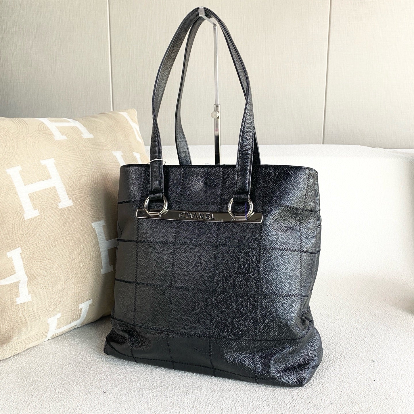 Chanel - Chocolate Bar Tote Bag - Leather - Black - (Other)