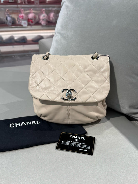 Chanel - Chubby bag - Leather - Beige - (medium)