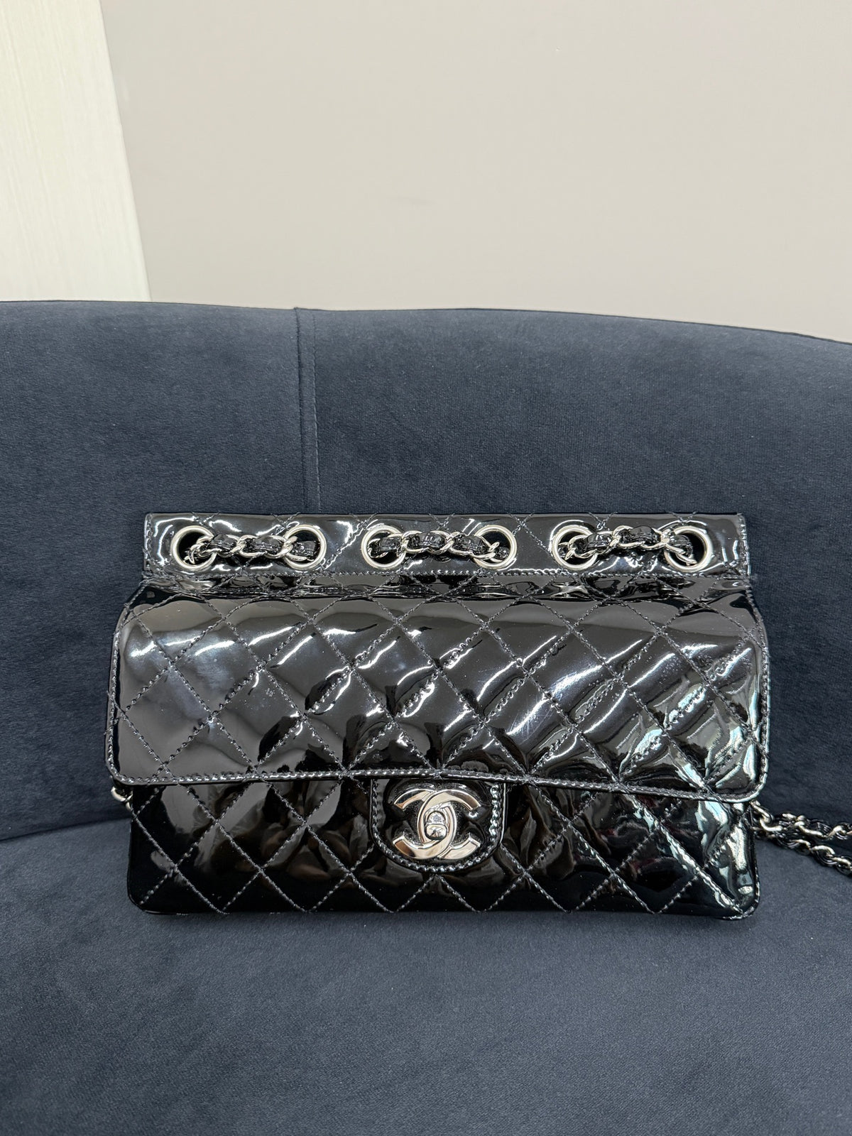 Chanel - Classic Flap 18 - Patent leather - Black - (small)