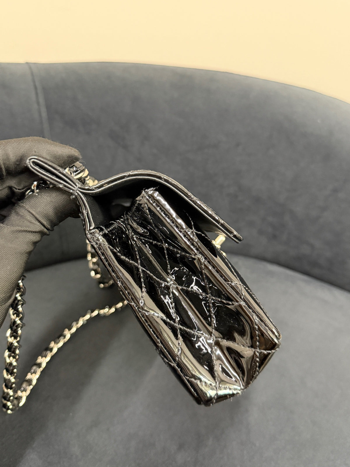 Chanel - Classic Flap 18 - Patent leather - Black - (small)