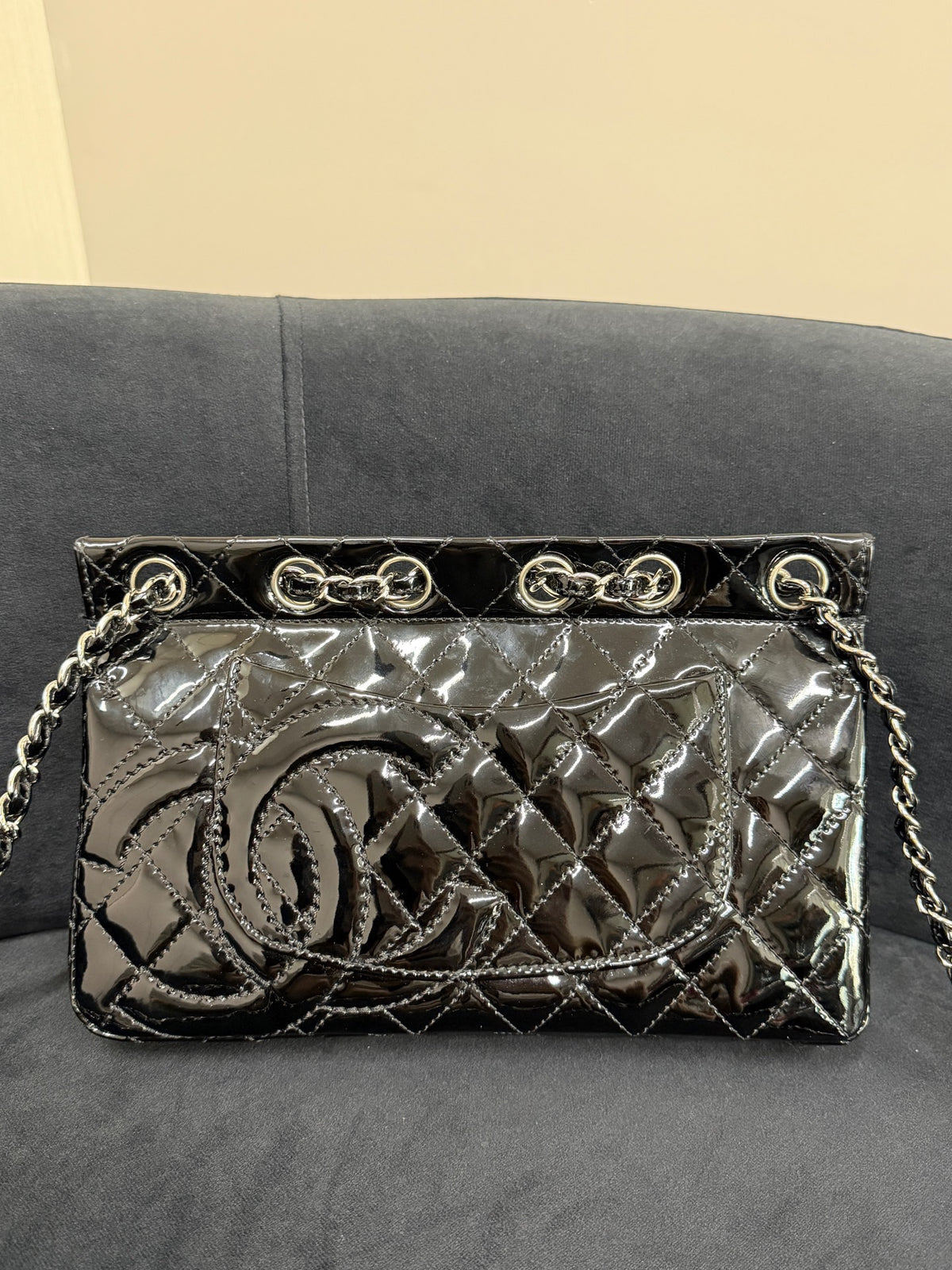 Chanel - Classic Flap 18 - Patent leather - Black - (small)