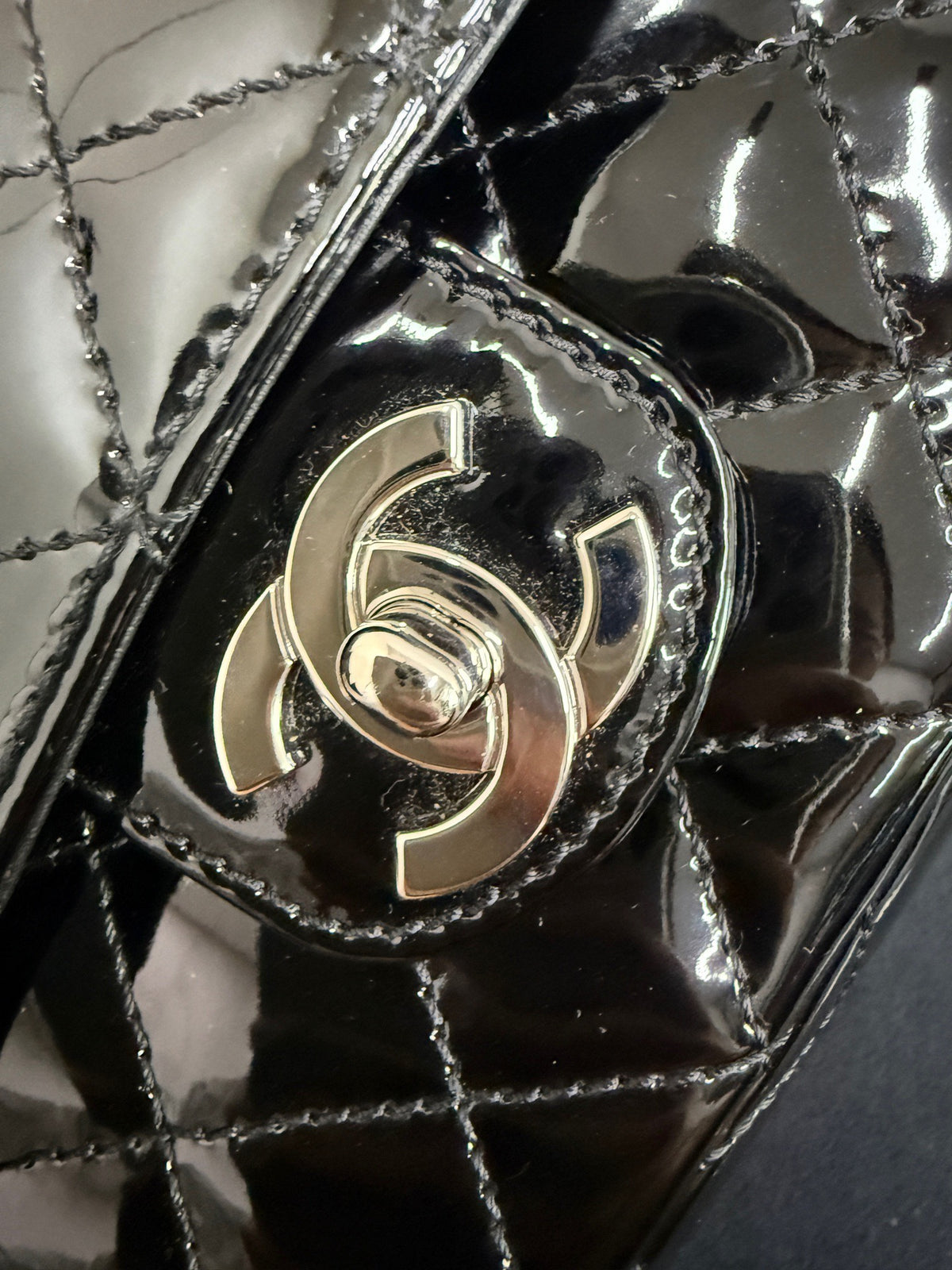 Chanel - Classic Flap 18 - Patent leather - Black - (small)