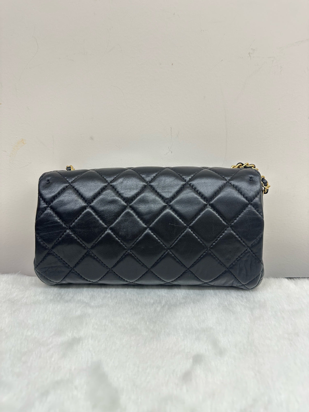 Chanel - Classic Flap 22C - Leather - Black