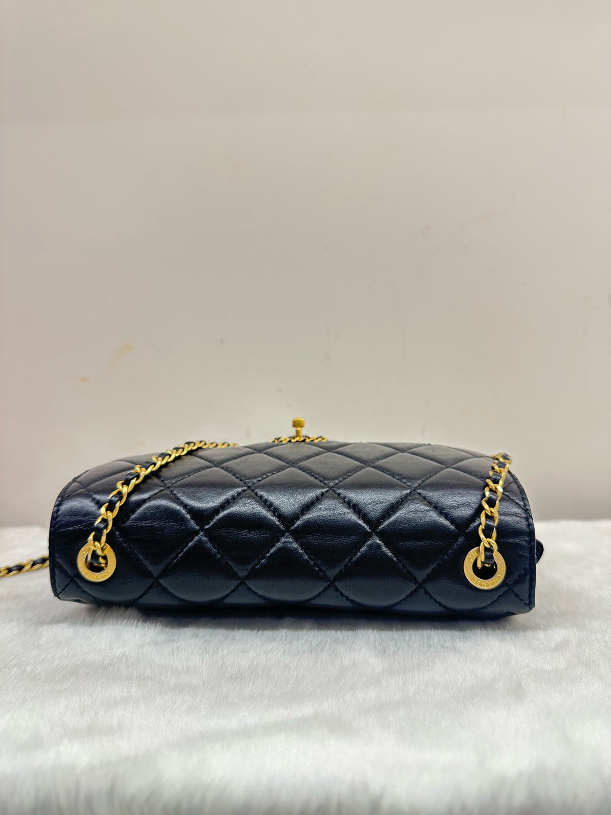 Chanel - Classic Flap 22C - Leather - Black