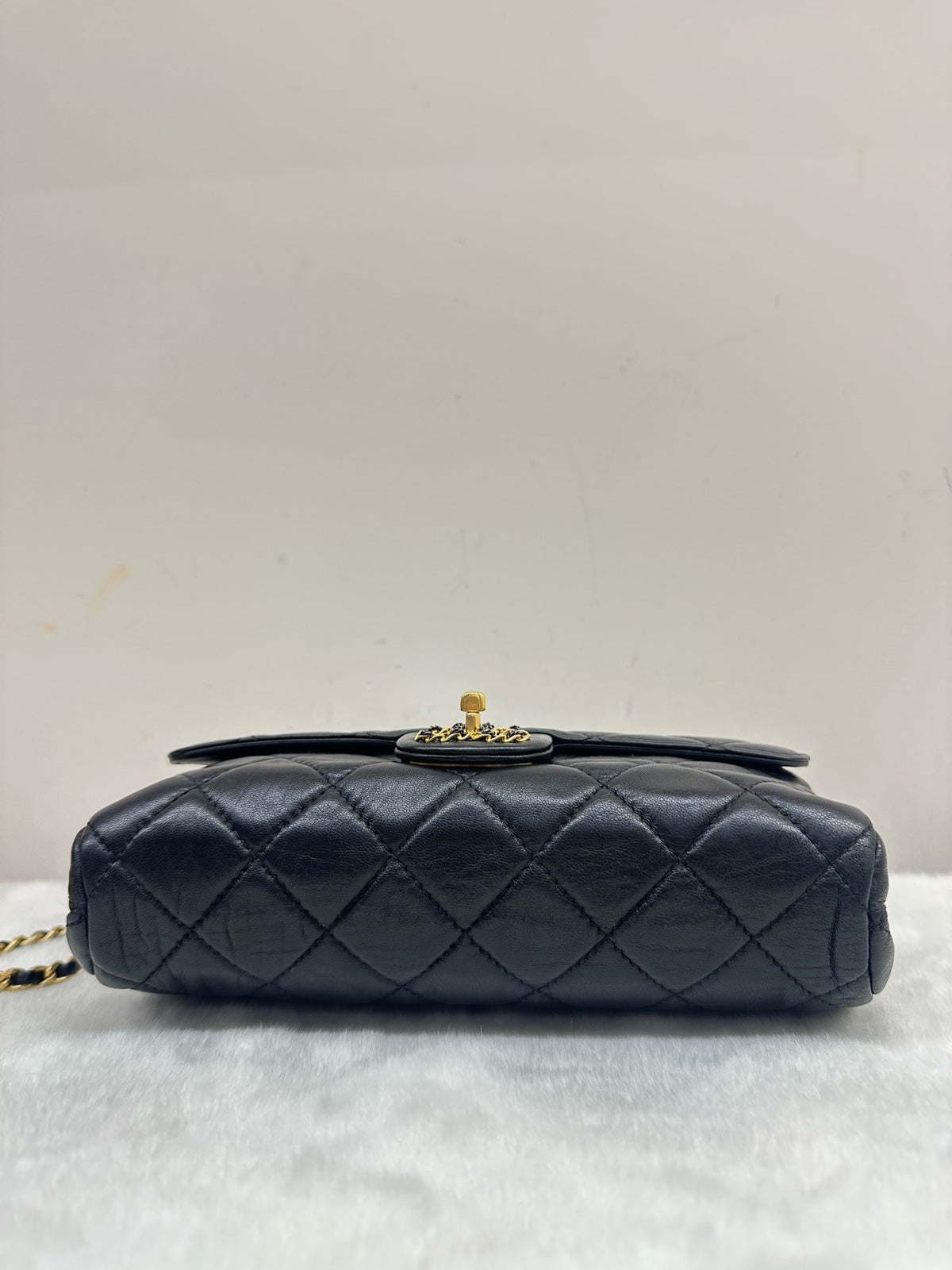Chanel - Classic Flap 22C - Leather - Black