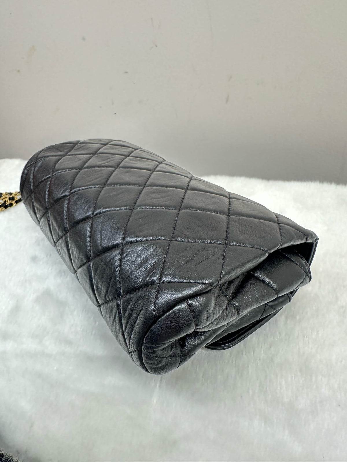 Chanel - Classic Flap 22C - Leather - Black