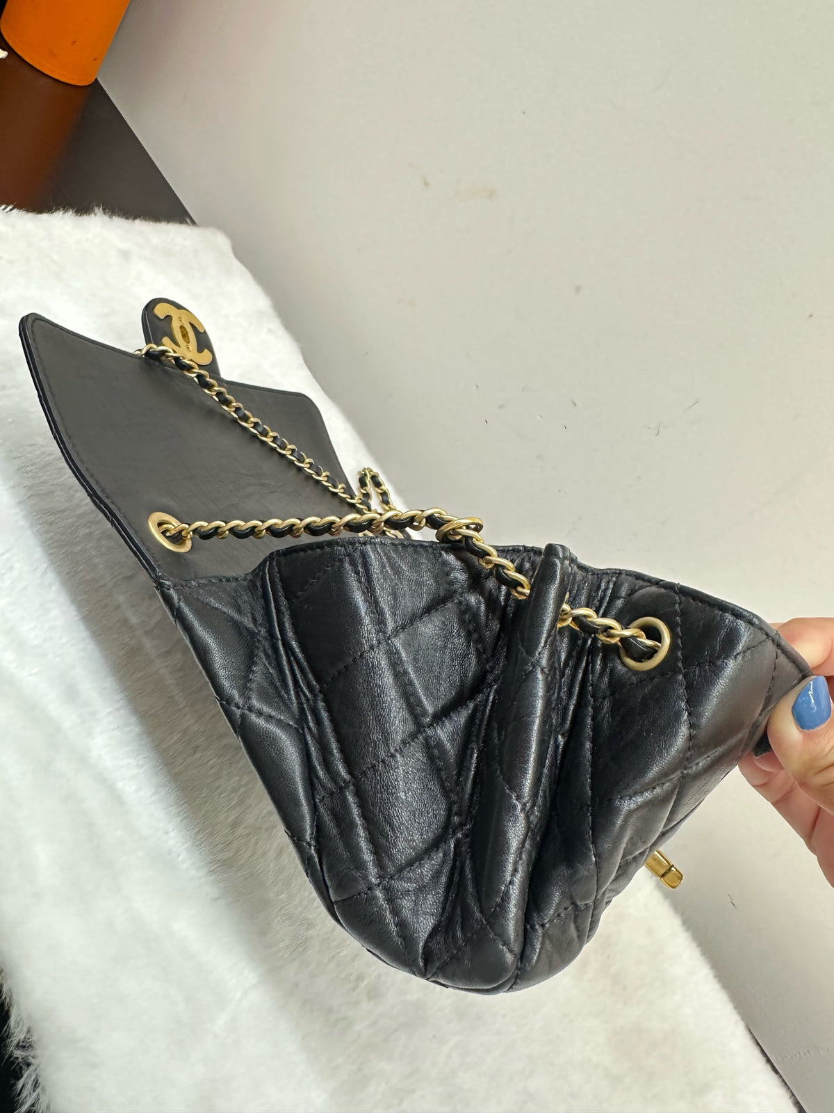 Chanel - Classic Flap 22C - Leather - Black