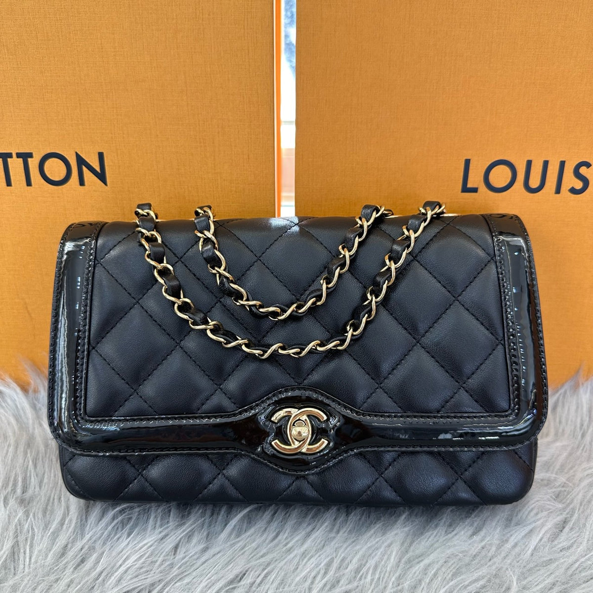 Chanel - Classic Flap 24B - Leather - Black