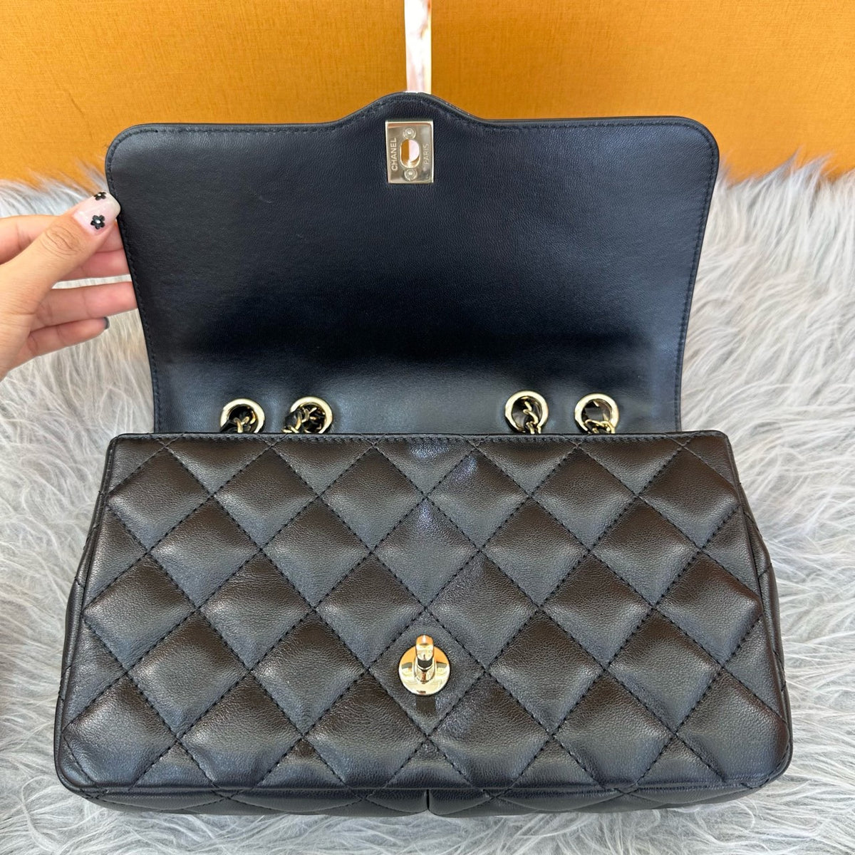 Chanel - Classic Flap 24B - Leather - Black