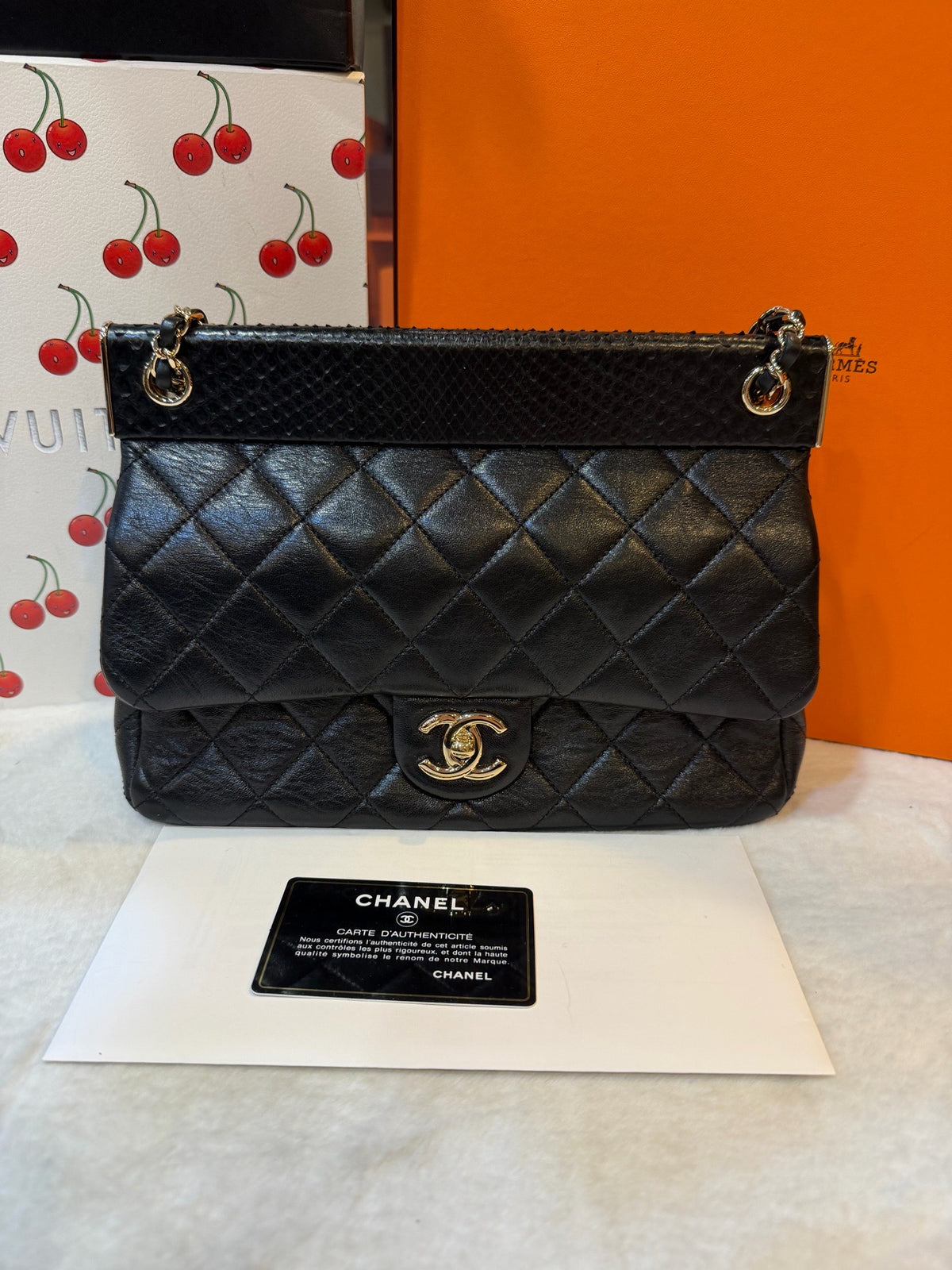 Chanel - Classic Flap 25 cm Medium - Leather - Black - (medium)