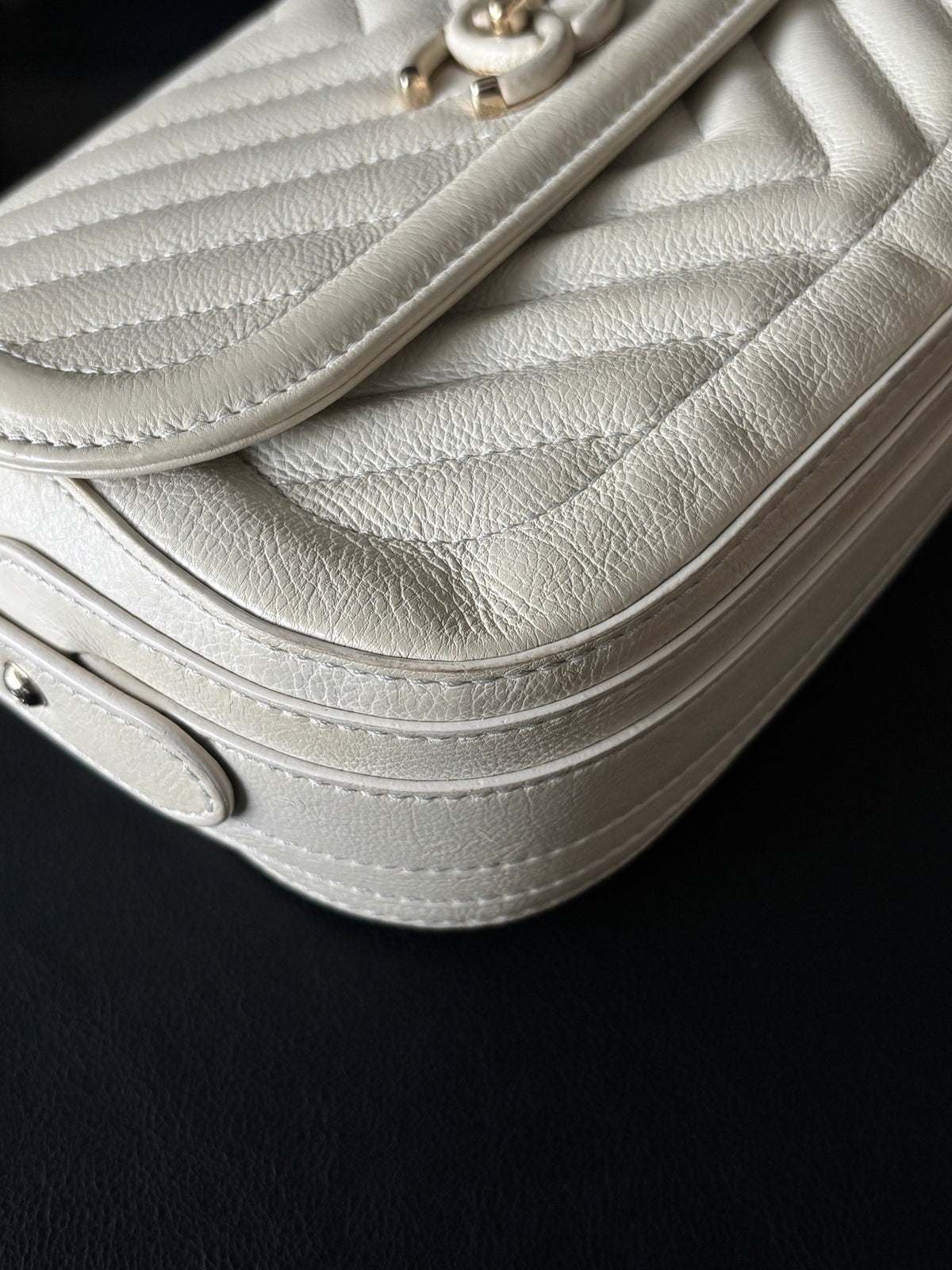 Chanel - Classic Flap 26 - Leather - White - (medium)