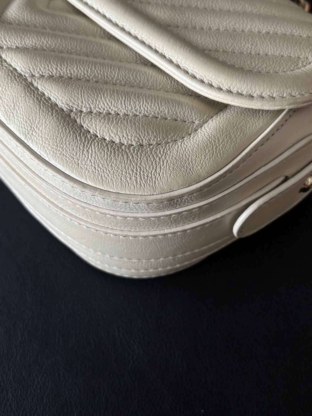 Chanel - Classic Flap 26 - Leather - White - (medium)