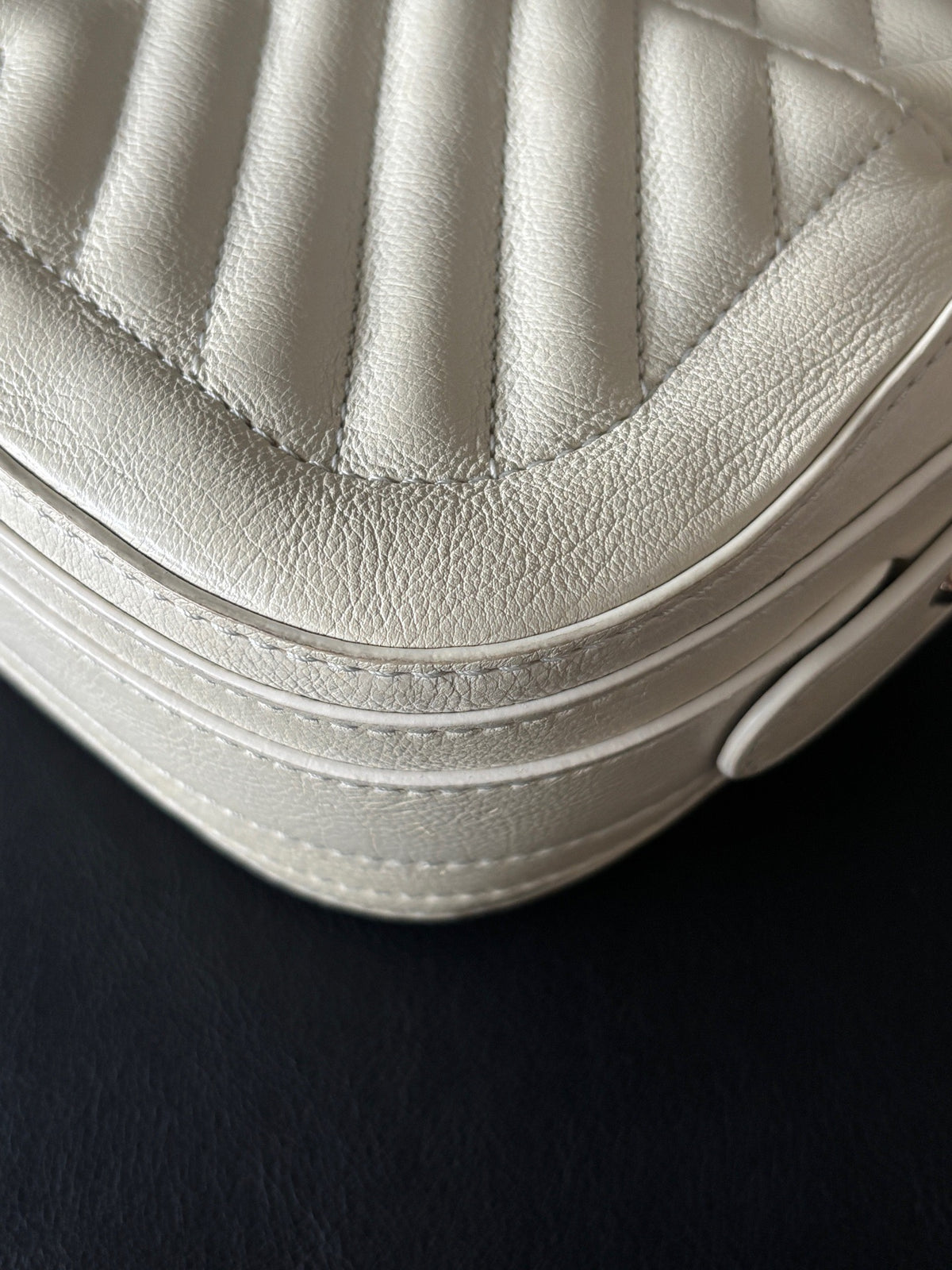 Chanel - Classic Flap 26 - Leather - White - (medium)