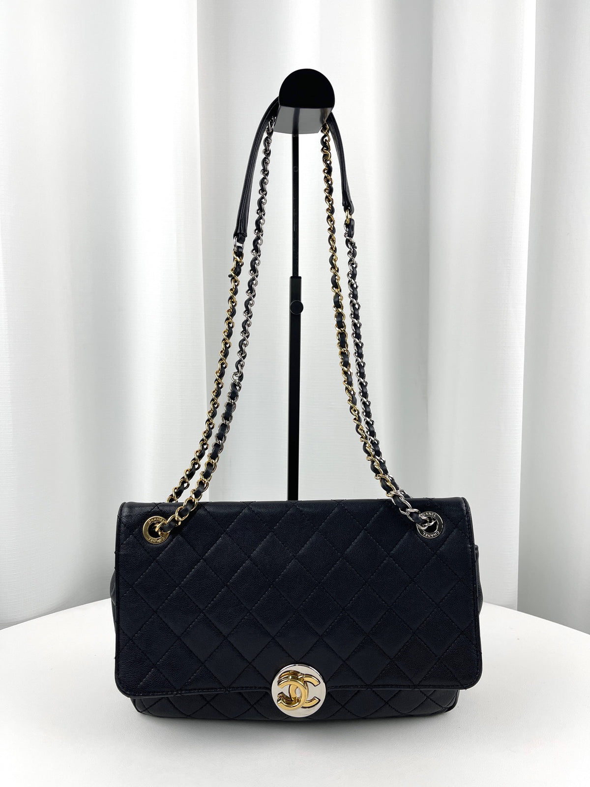 Chanel - Classic Flap 28 - Leather - Black - (medium)