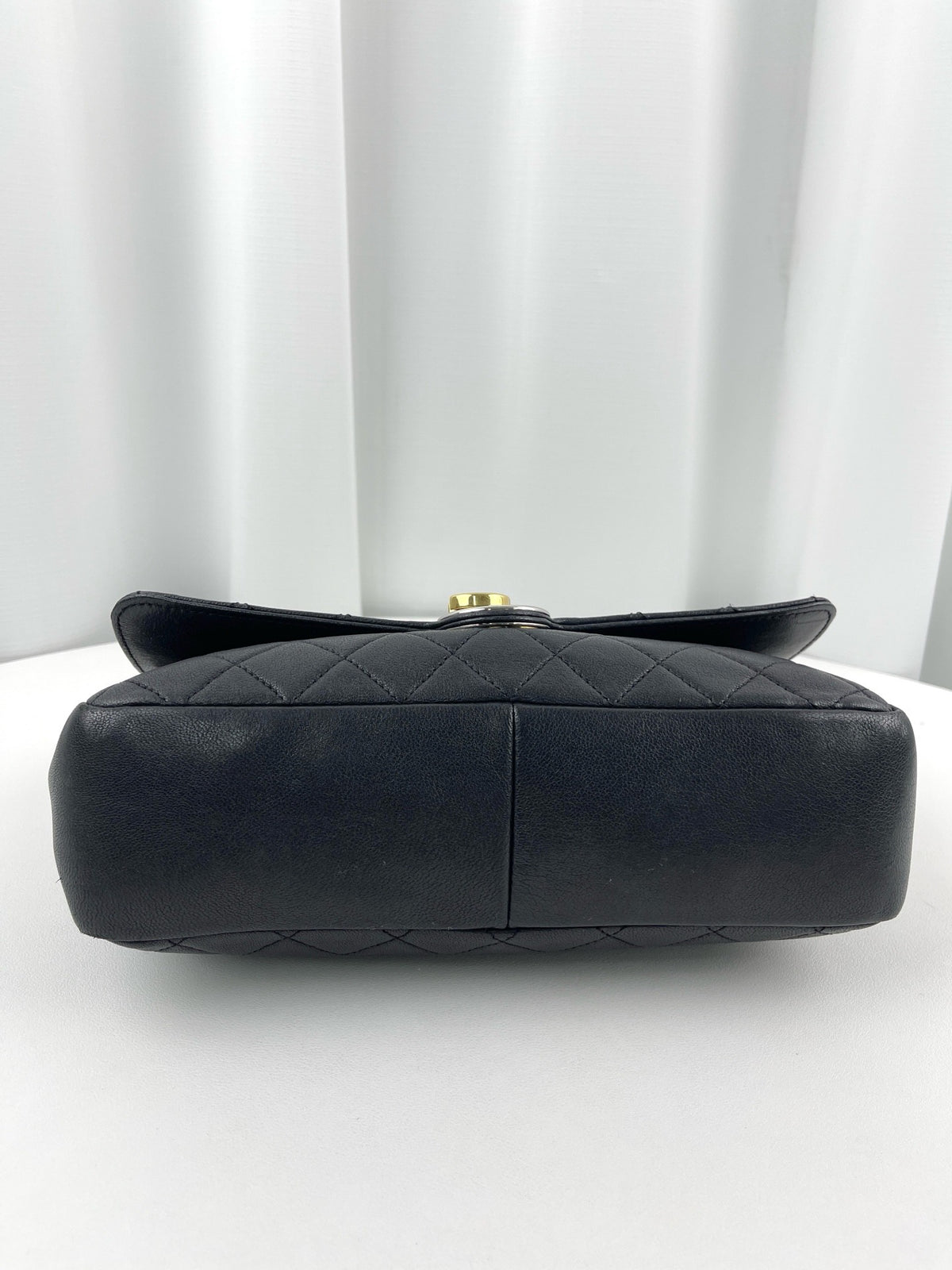 Chanel - Classic Flap 28 - Leather - Black - (medium)