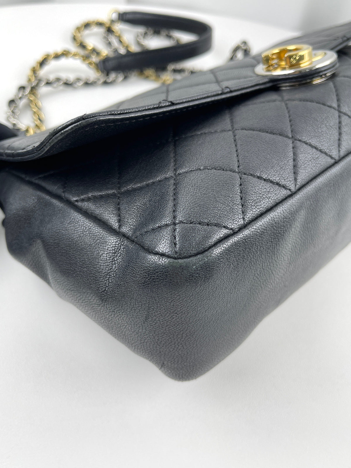 Chanel - Classic Flap 28 - Leather - Black - (medium)