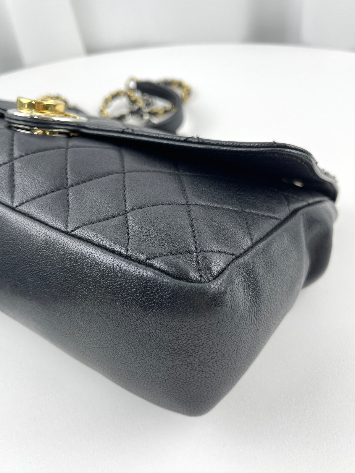 Chanel - Classic Flap 28 - Leather - Black - (medium)