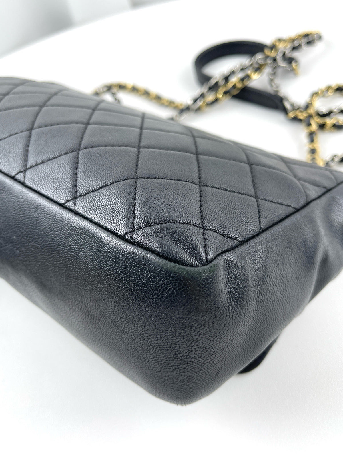 Chanel - Classic Flap 28 - Leather - Black - (medium)