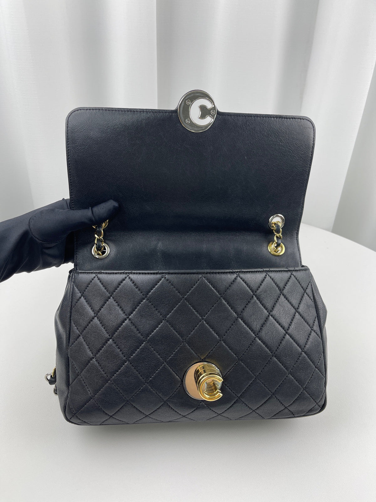 Chanel - Classic Flap 28 - Leather - Black - (medium)
