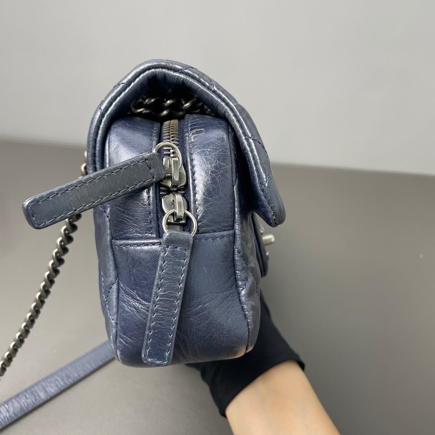 Chanel Classic Flap bag Leather Navy - view 3