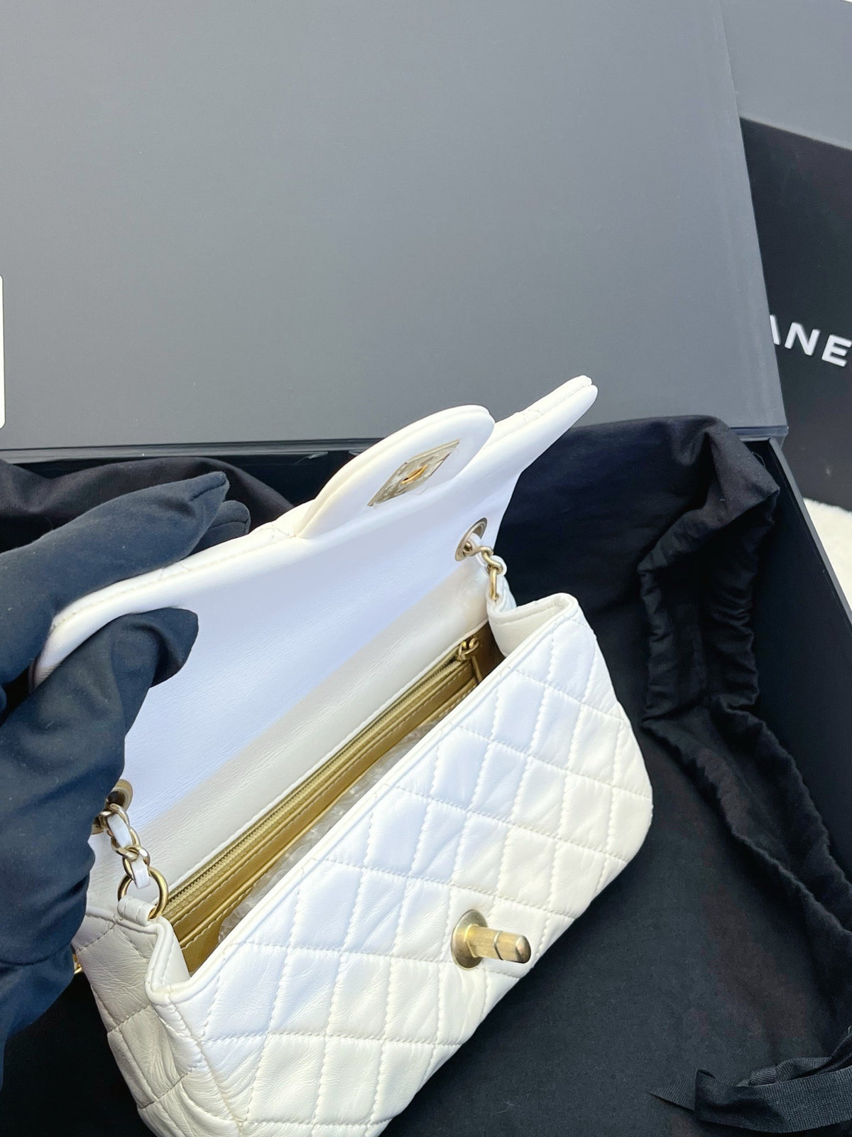 Chanel - Classic Flap Big Mini - Leather - White - (mini)