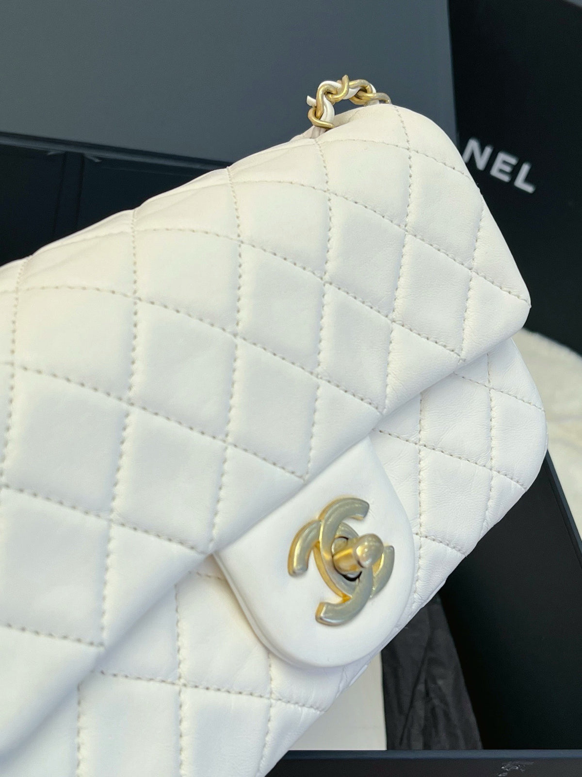 Chanel - Classic Flap Big Mini - Leather - White - (mini)