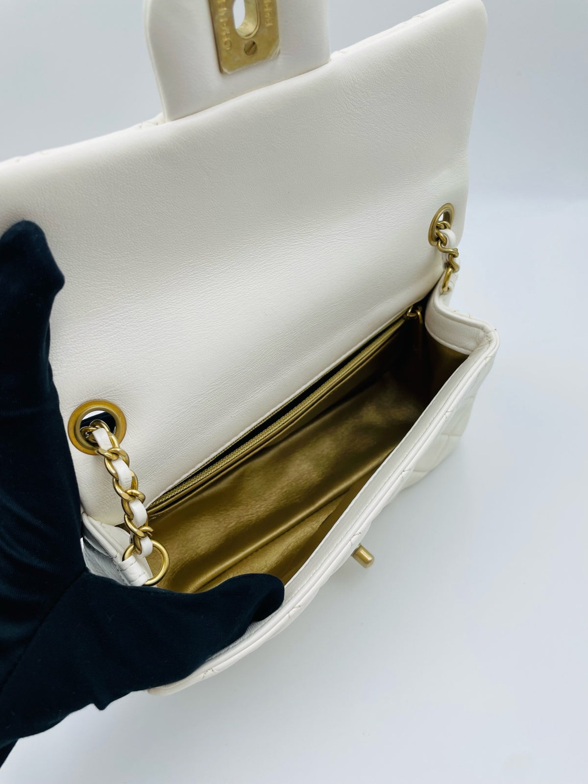 Chanel - Classic Flap Big Mini - Leather - White - (mini)