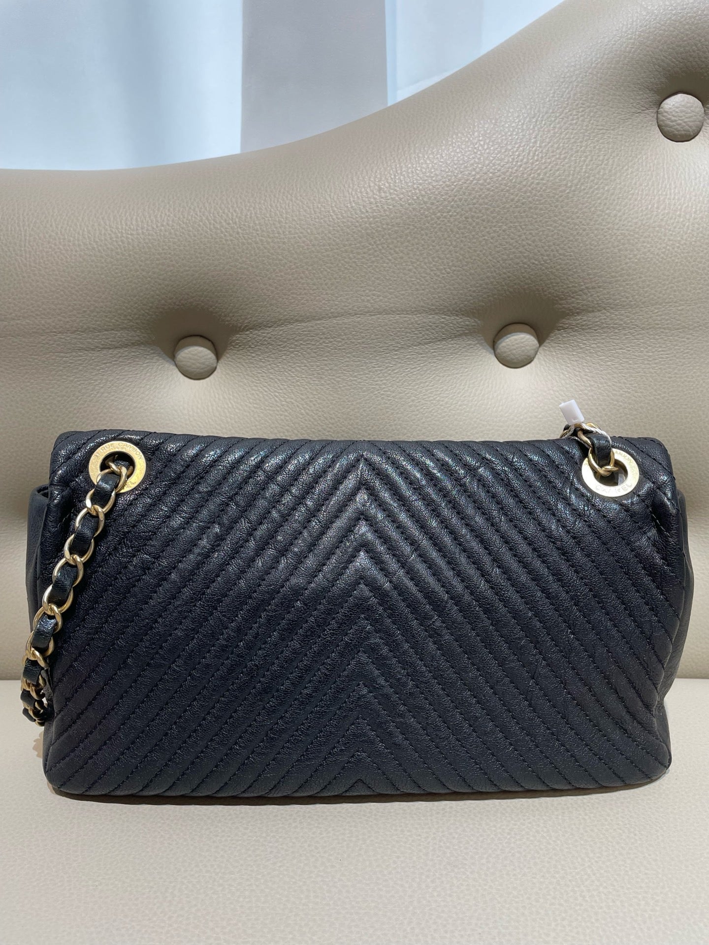 Chanel - Classic Flap - Calfskin - Black - (Medium)