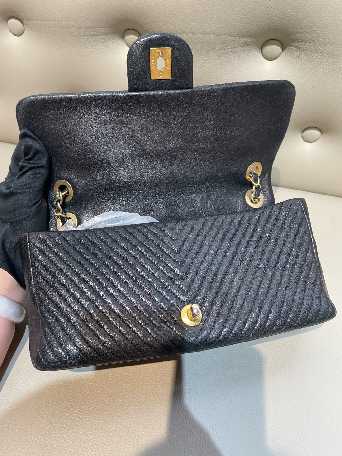 Chanel - Classic Flap - Calfskin - Black - (Medium)