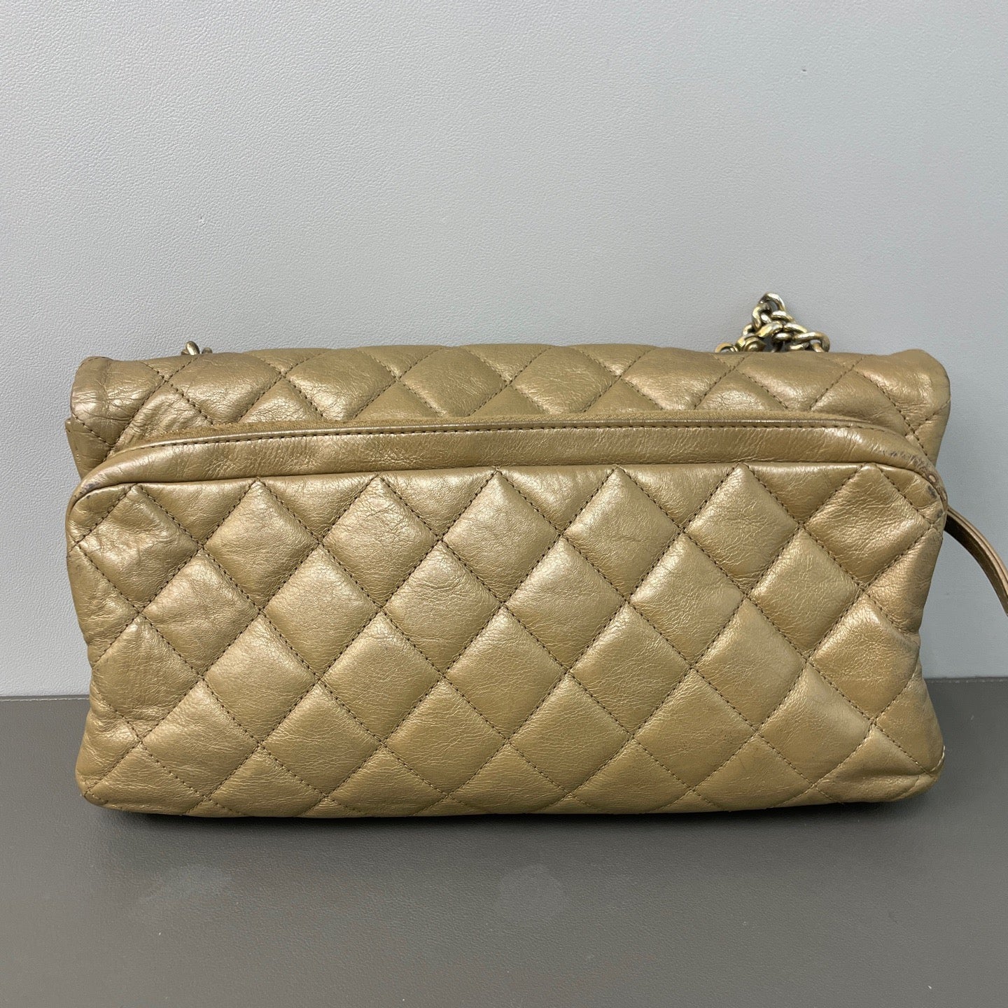 Chanel - Classic Flap - Calfskin - Gold - (large)