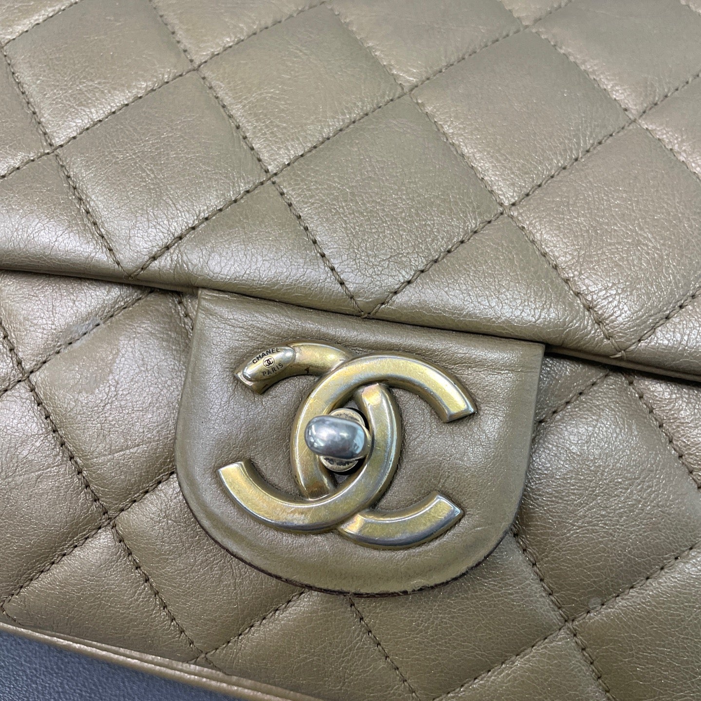 Chanel - Classic Flap - Calfskin - Gold - (large)