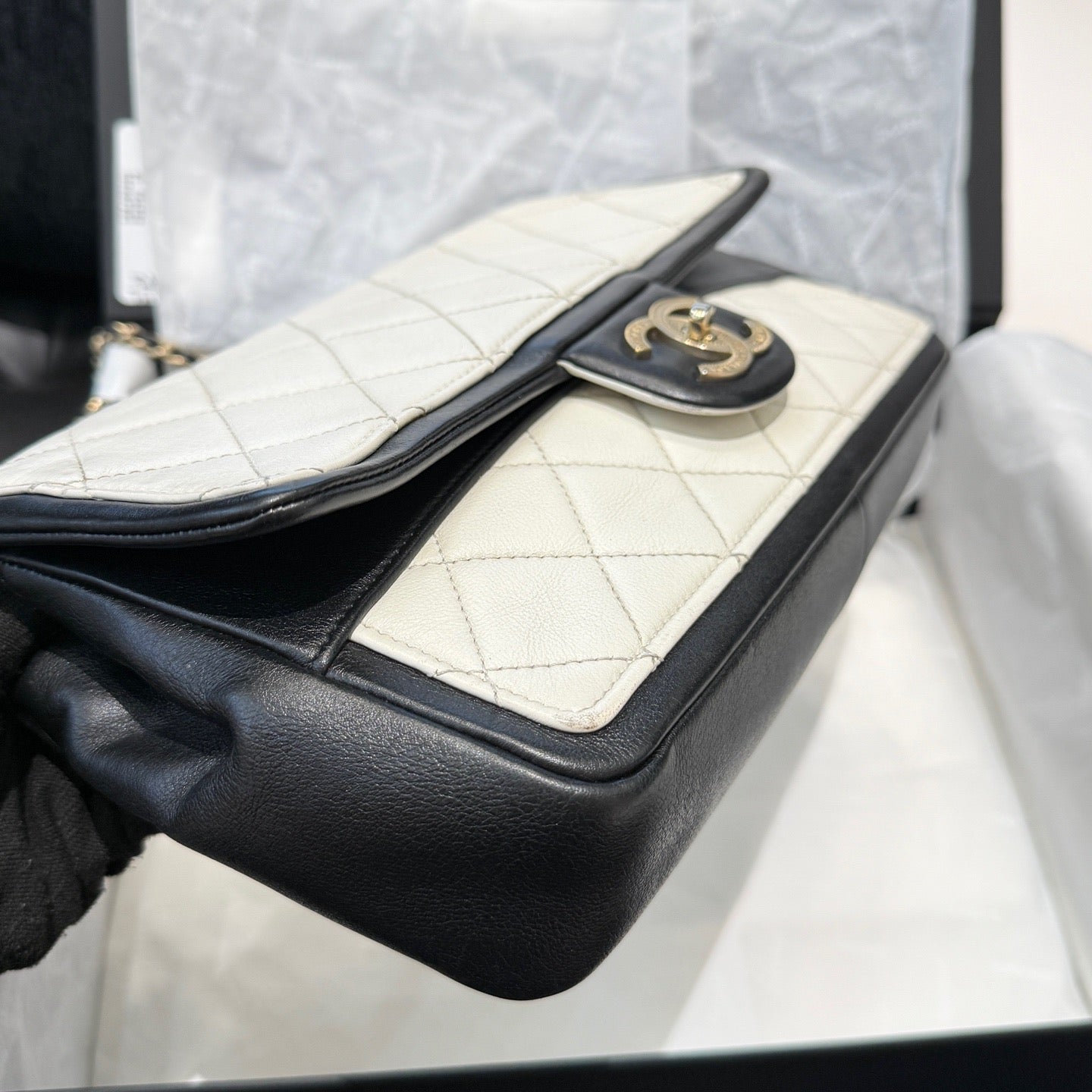 Chanel - Classic Flap - Calfskin - Multicolour - (medium)