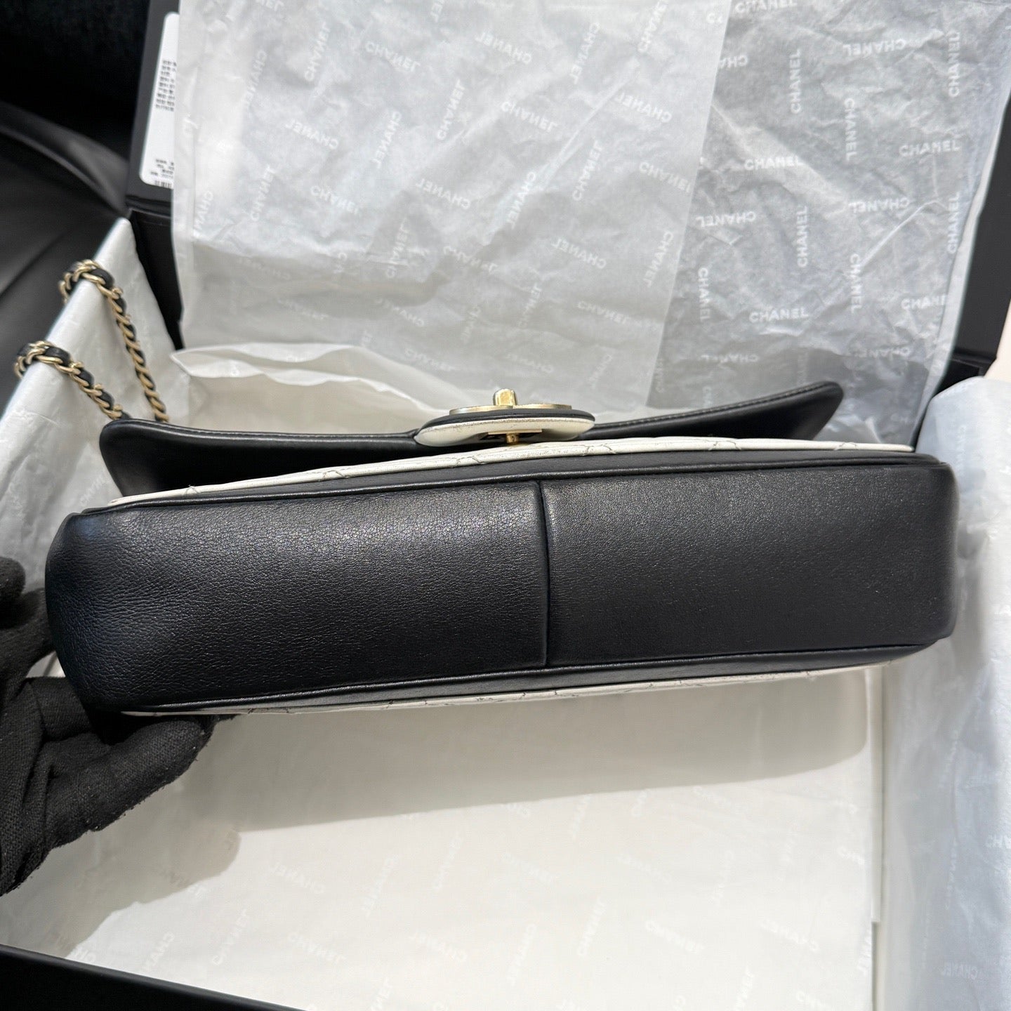 Chanel - Classic Flap - Calfskin - Multicolour - (medium)