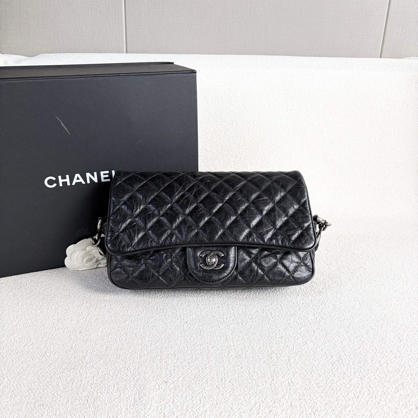 Chanel - Classic Flap (CF series) - Aged Calfskin Leather - Black - (medium)