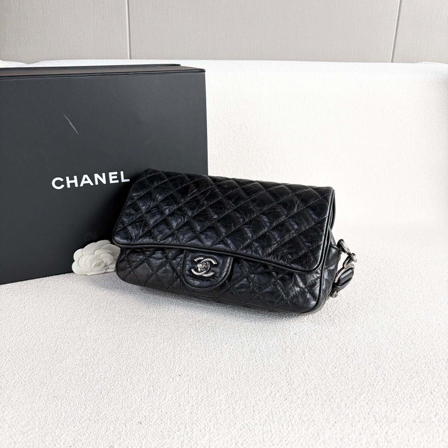 Chanel - Classic Flap (CF series) - Aged Calfskin Leather - Black - (medium)