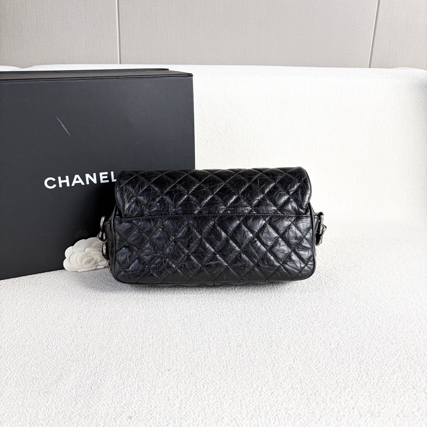 Chanel - Classic Flap (CF series) - Aged Calfskin Leather - Black - (medium)