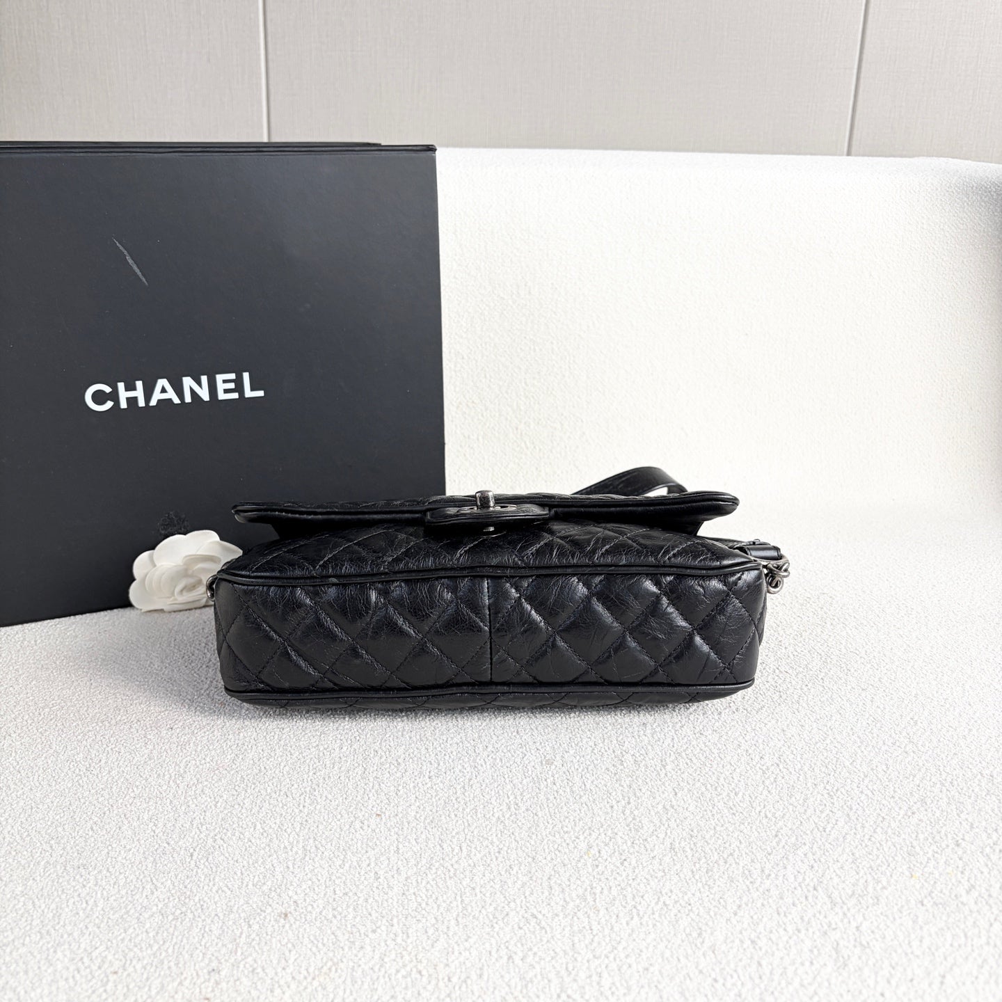 Chanel - Classic Flap (CF series) - Aged Calfskin Leather - Black - (medium)