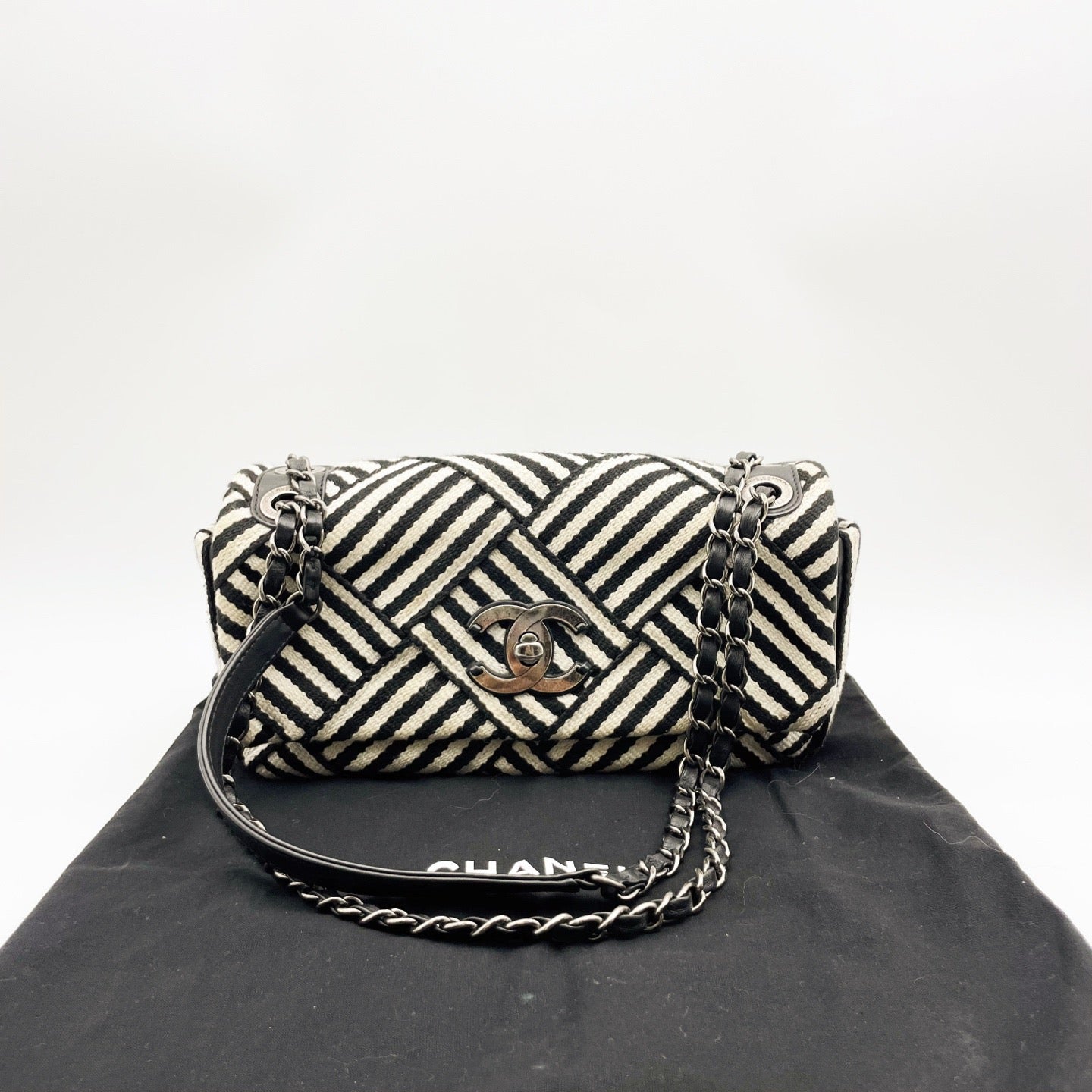 Chanel - Classic Flap - Cloth - Black - (mini)