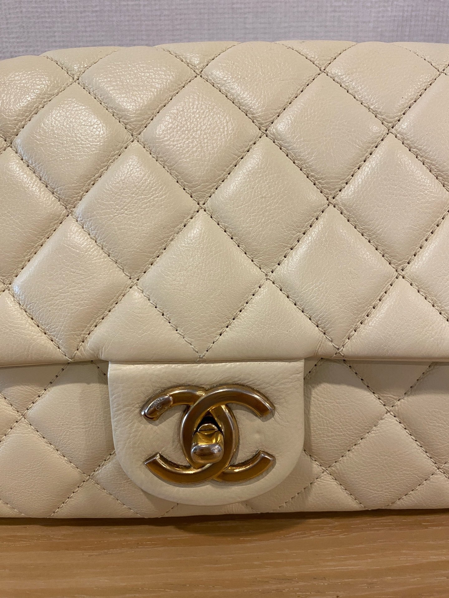 Chanel - Classic Flap East West - Leather - Beige - (medium)