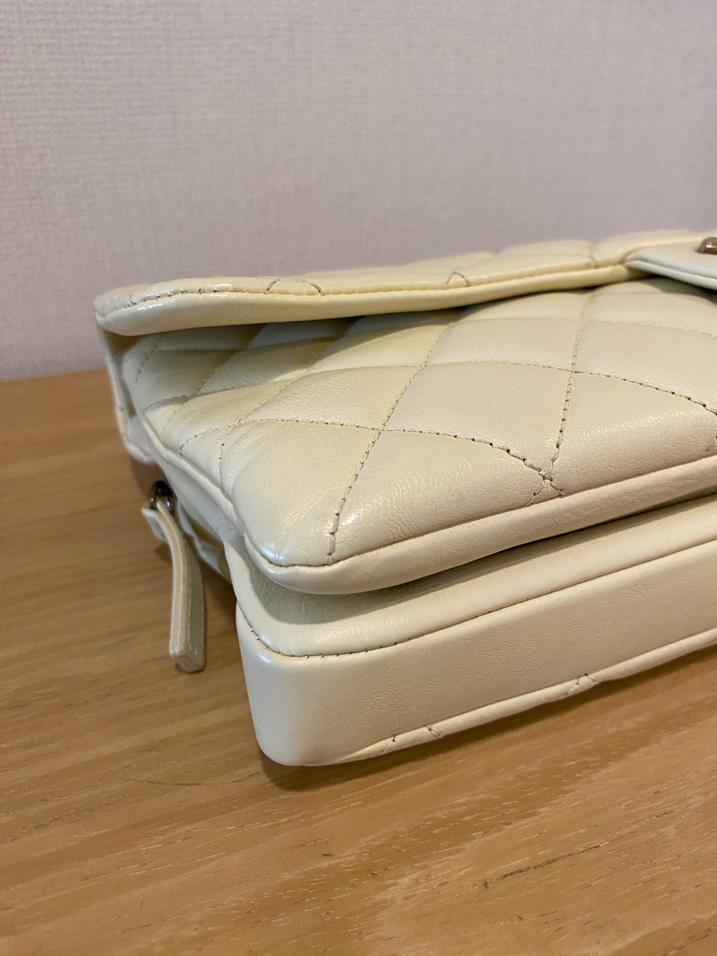 Chanel - Classic Flap East West - Leather - Beige - (medium)