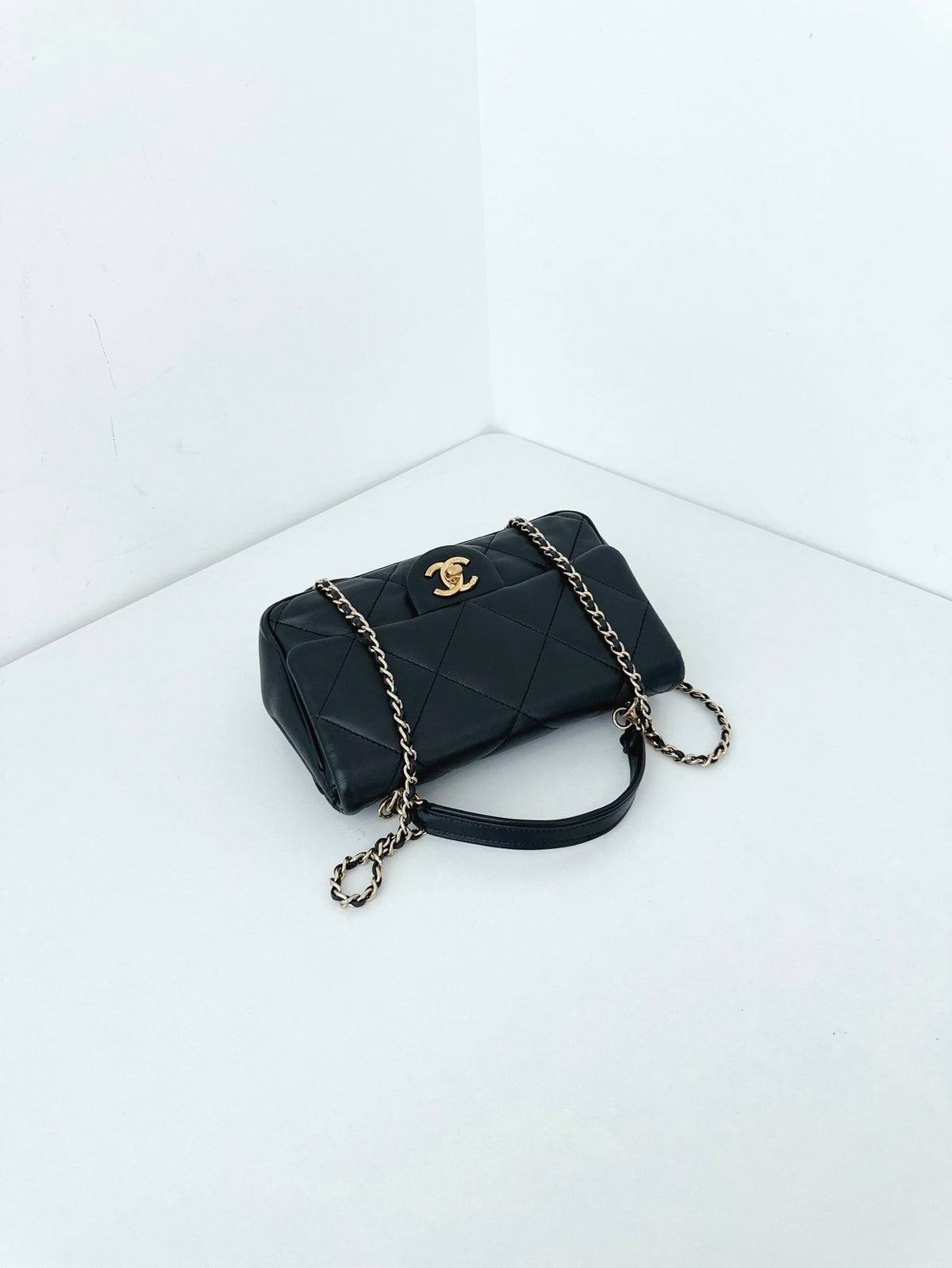 Chanel - Classic Flap Handle Big Mini - Leather - Black - (mini)