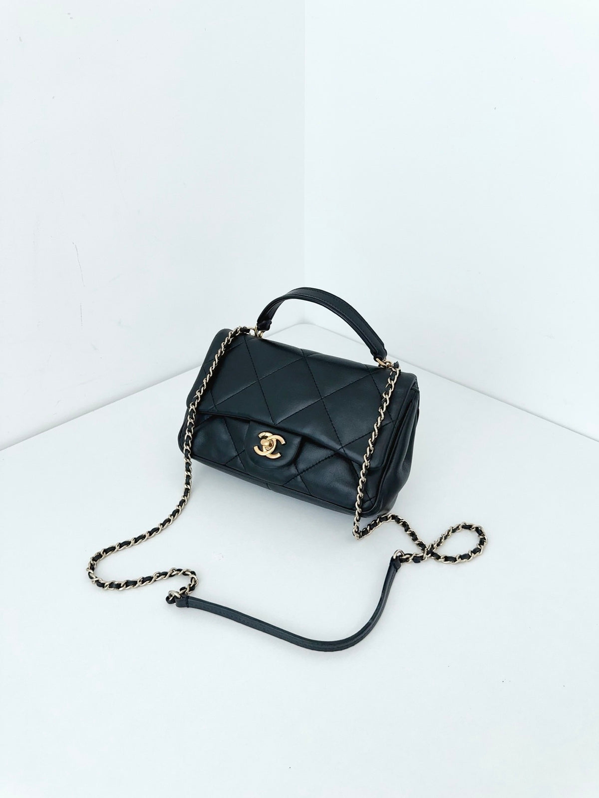 Chanel - Classic Flap Handle Big Mini - Leather - Black - (mini)